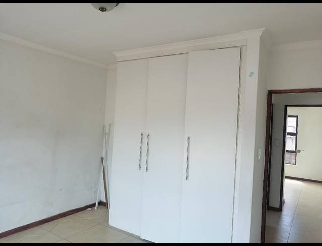 2 bed property to rent in ROBERTSHAM